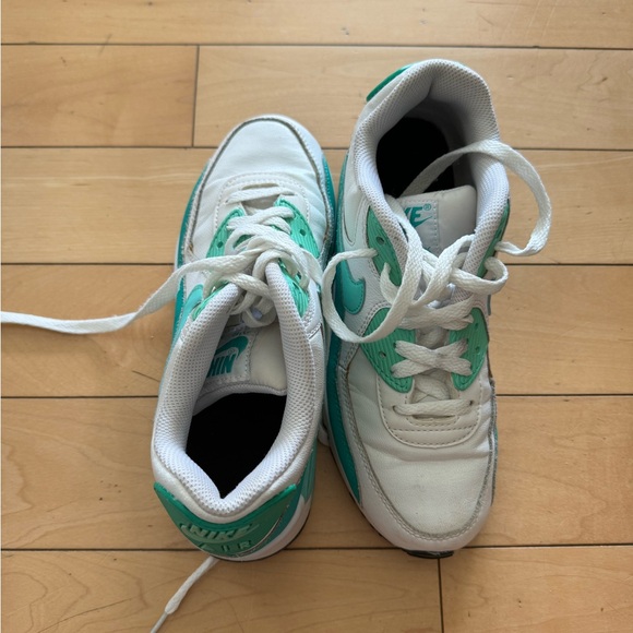 nike air max’s size 5.5YOUTH - Picture 3 of 4